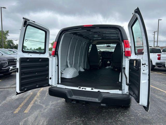 Photo of 2025 Summit White Chevrolet Express 2500