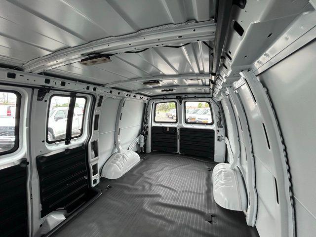 Photo of 2025 Summit White Chevrolet Express 2500