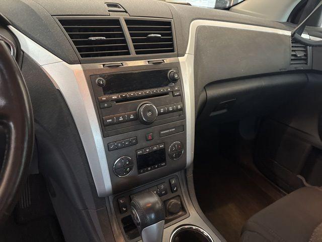 Photo of 2012 White Diamond Tricoat Chevrolet Traverse