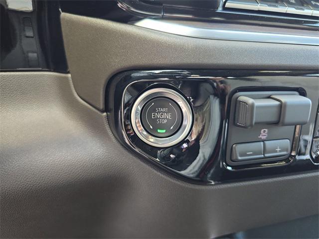Photo of 2025 Summit White GMC Sierra 2500