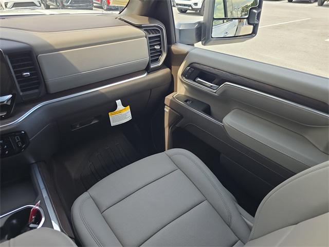 Photo of 2025 Summit White GMC Sierra 2500
