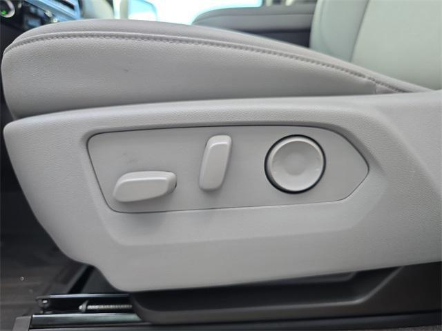 Photo of 2025 Summit White GMC Sierra 2500