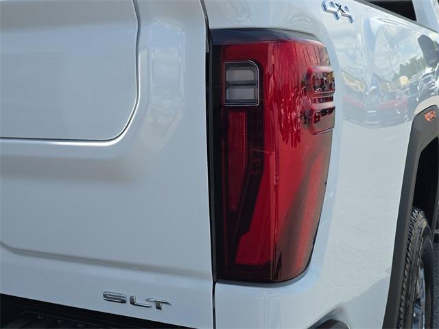 Photo of 2025 Summit White GMC Sierra 2500