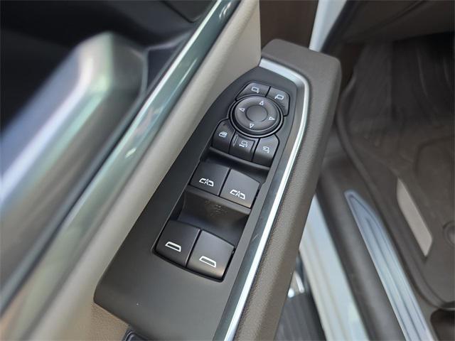 Photo of 2025 Summit White GMC Sierra 2500