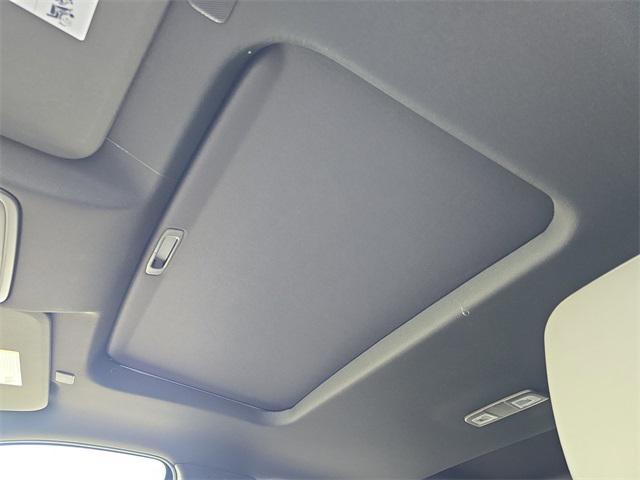 Photo of 2025 Summit White GMC Sierra 2500