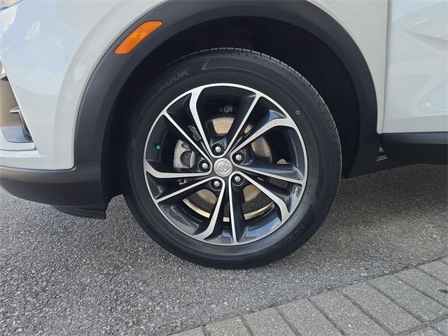 Photo of 2020 White Frost Tricoat Buick Encore GX