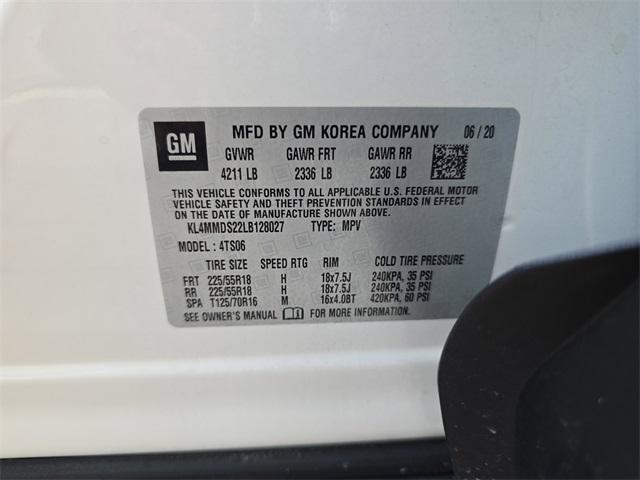 Photo of 2020 White Frost Tricoat Buick Encore GX