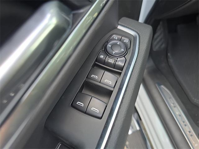 Photo of 2025 Summit White GMC Sierra 2500