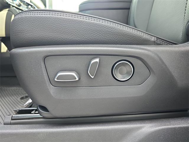 Photo of 2025 Summit White GMC Sierra 2500