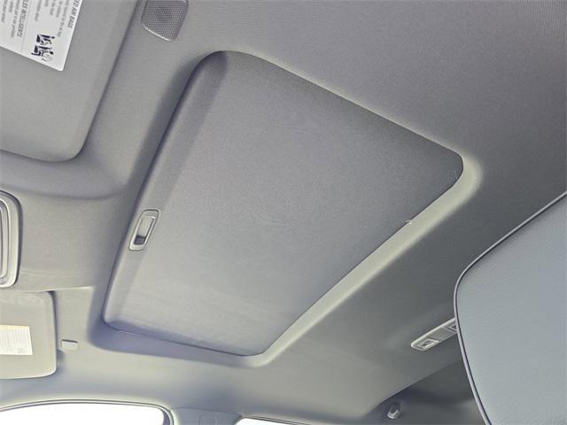 Photo of 2025 Summit White GMC Sierra 2500