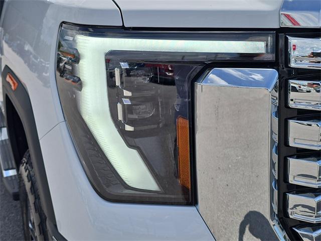 Photo of 2025 Summit White GMC Sierra 2500