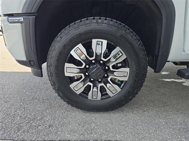 Photo of 2025 Summit White GMC Sierra 2500
