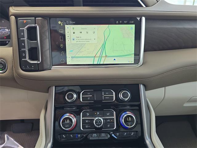 Photo of 2024 White Frost Tricoat GMC Yukon XL