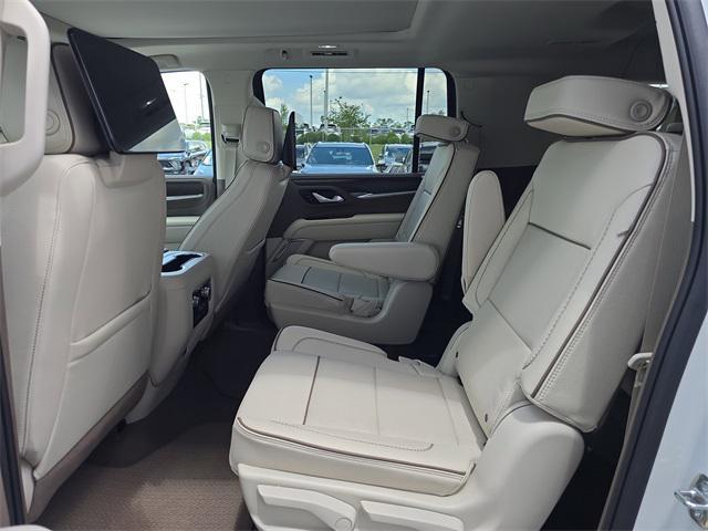 Photo of 2024 White Frost Tricoat GMC Yukon XL