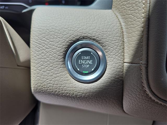 Photo of 2024 White Frost Tricoat GMC Yukon XL