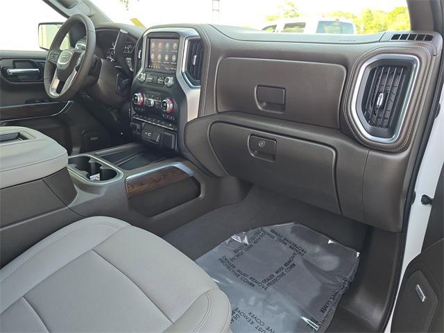 Photo of 2022 White Frost Tricoat GMC Sierra 1500