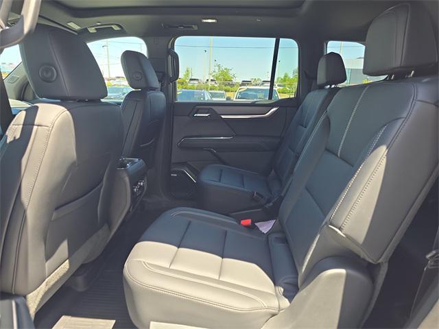Photo of 2025 White Frost Tricoat GMC Acadia