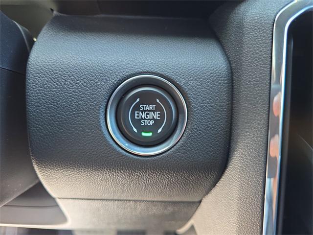 Photo of 2025 White Frost Tricoat GMC Acadia