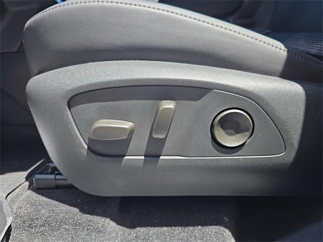 Photo of 2025 White Frost Tricoat GMC Acadia