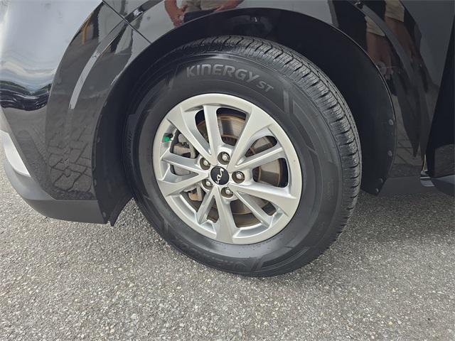 Photo of 2023 Aurora Black Pearl Kia Carnival