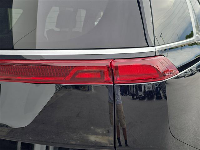 Photo of 2023 Aurora Black Pearl Kia Carnival