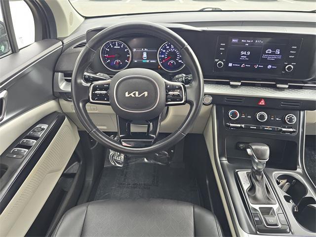 Photo of 2023 Aurora Black Pearl Kia Carnival