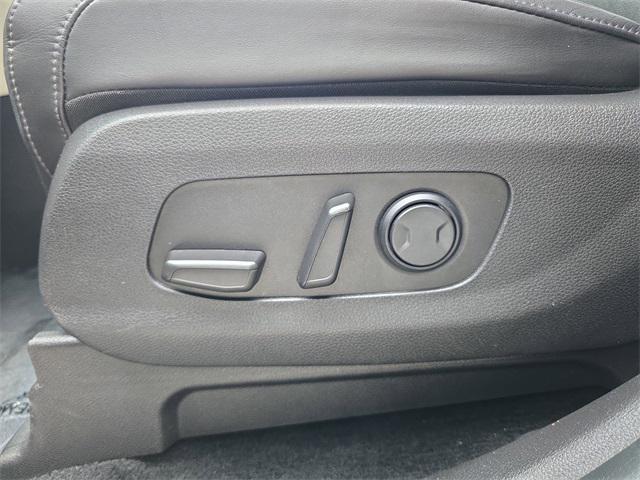 Photo of 2023 Aurora Black Pearl Kia Carnival