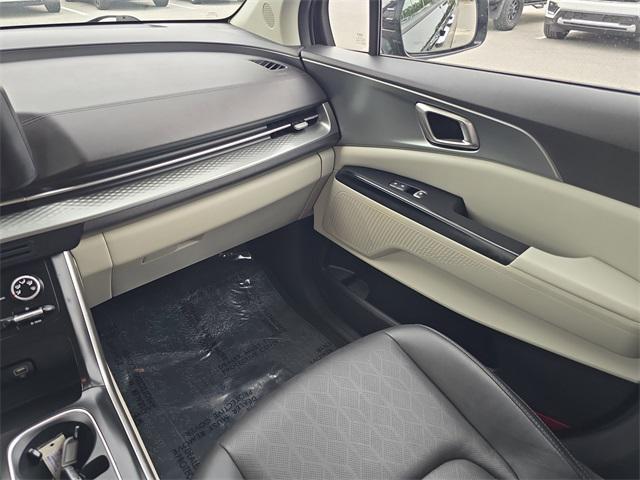 Photo of 2023 Aurora Black Pearl Kia Carnival