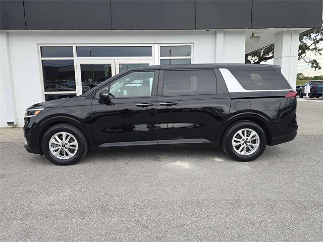 Photo of 2023 Aurora Black Pearl Kia Carnival