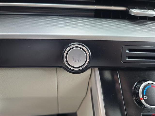 Photo of 2023 Aurora Black Pearl Kia Carnival