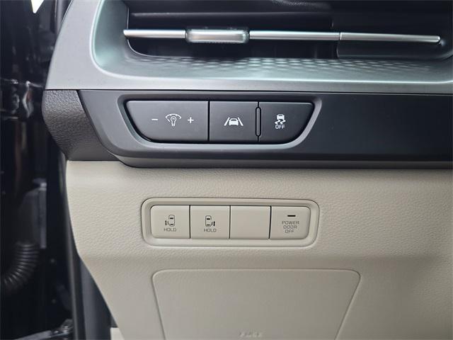 Photo of 2023 Aurora Black Pearl Kia Carnival