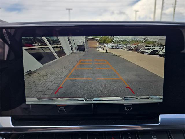 Photo of 2025 Summit White GMC Sierra 1500