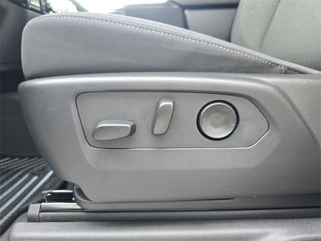 Photo of 2025 Summit White GMC Sierra 1500