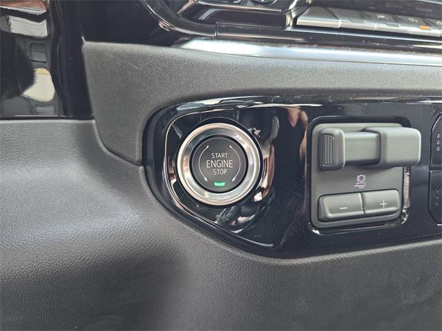 Photo of 2025 Summit White GMC Sierra 1500