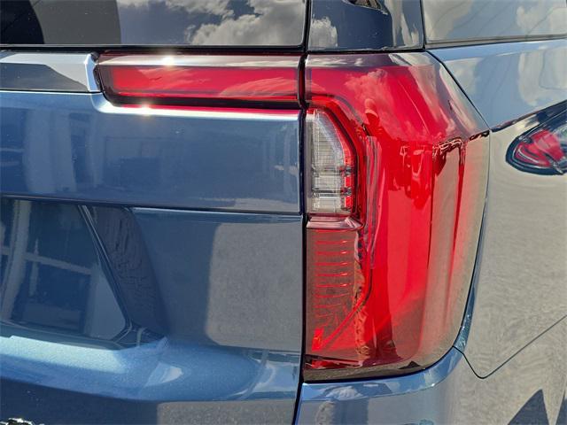 Photo of 2025 Downpour Metallic GMC Yukon XL