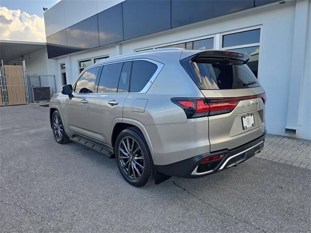 Photo of 2023 Atomic Silver Lexus LX 600