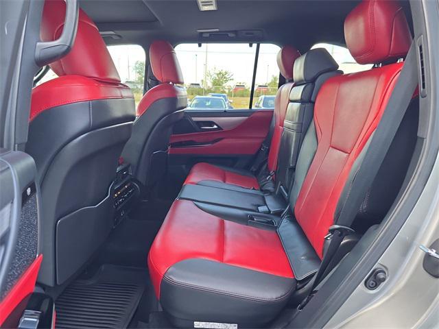 Photo of 2023 Atomic Silver Lexus LX 600