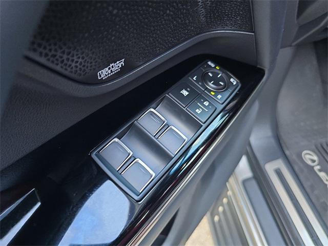 Photo of 2023 Atomic Silver Lexus LX 600