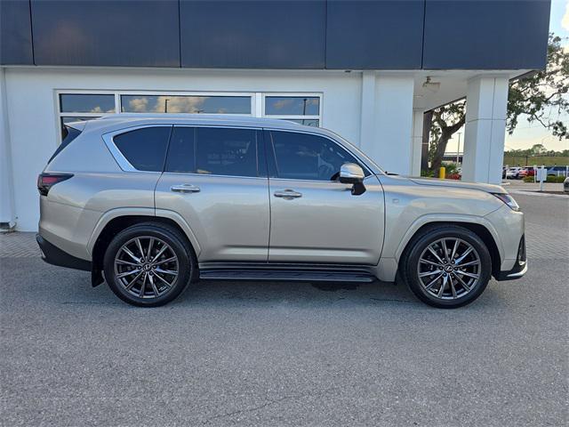 Photo of 2023 Atomic Silver Lexus LX 600