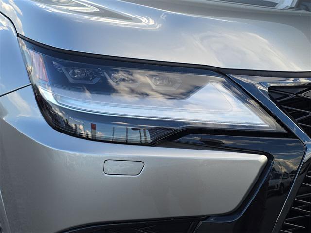 Photo of 2023 Atomic Silver Lexus LX 600