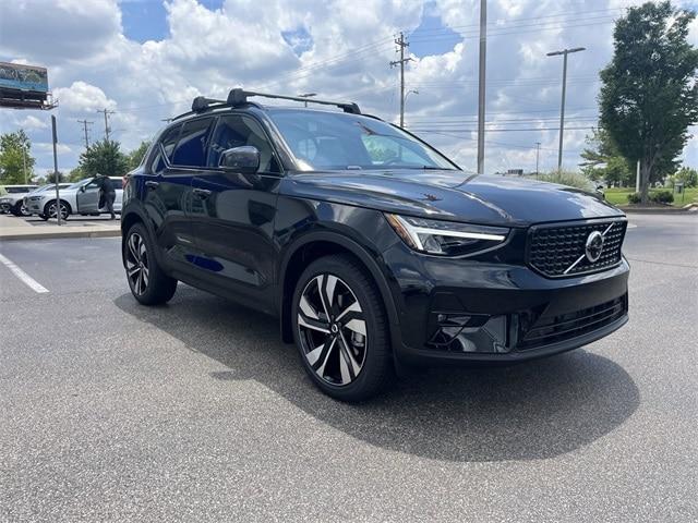 Photo of 2025 Onyx Black Volvo XC40
