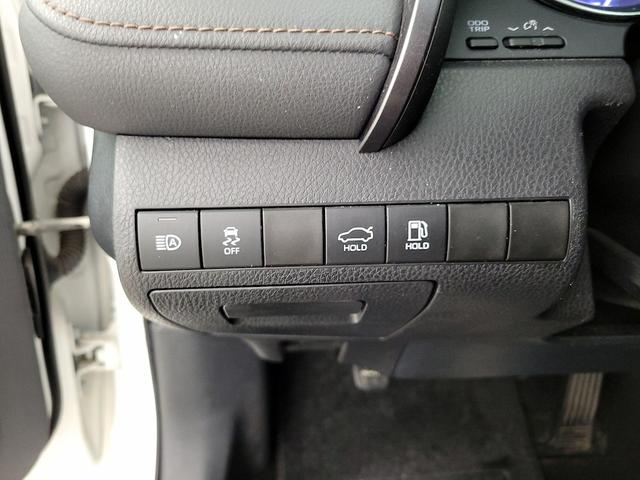 Photo of 2019 White Toyota Camry