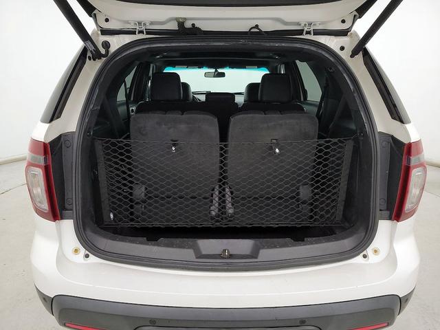 Photo of 2015 White Ford Explorer