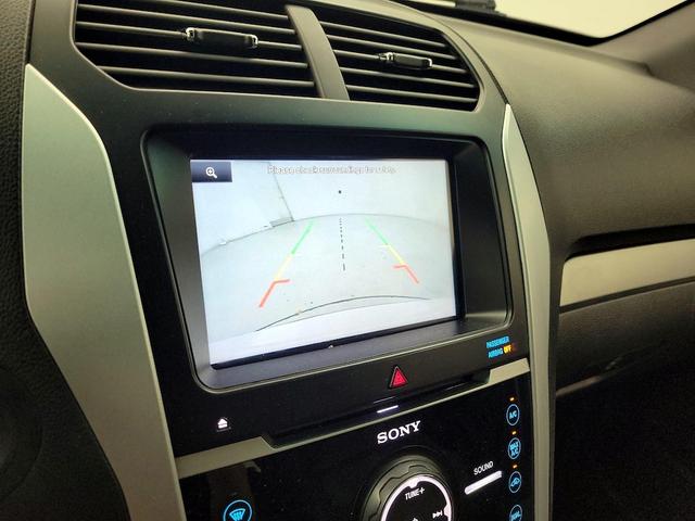 Photo of 2015 White Ford Explorer