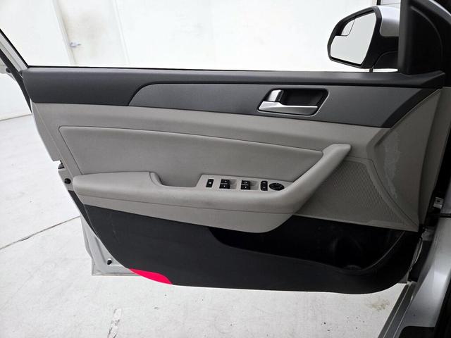 Photo of 2015 Silver Hyundai SONATA
