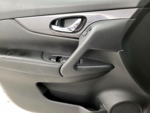 Photo of 2020 Silver Nissan Rogue