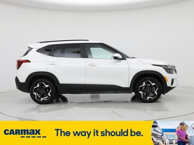 Photo of 2024 White Kia Seltos