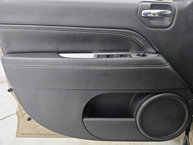 Photo of 2017 Tan Jeep Compass