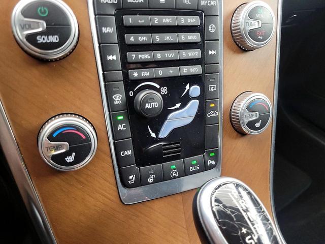 Photo of 2017 Black Volvo XC60