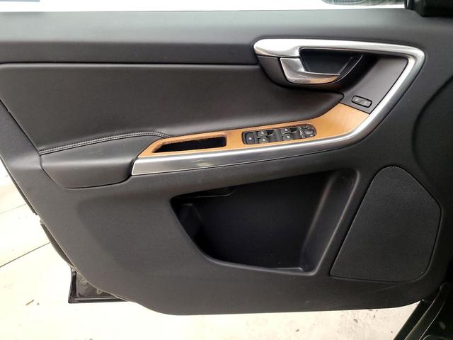 Photo of 2017 Black Volvo XC60